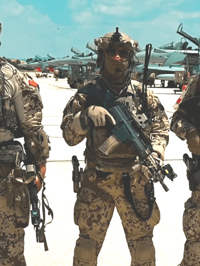 tacticalporn's tweet image. 🇩🇪EGB

🚩HK G36K con:
-🎯EOTech EXPS3
-🔦Luz/Laser Rheinmetall LLM-01
- Guardamanos HK SlimLine l
- Culata HK IDZ

🚩HK USP Standard

🚩🪖Hexonia FAST con:
-🎧Peltor Comtac XPI
- Binoculares VN Theon Mikron
- Strobo HelStar

🚩Portaplacas Ferro FCPC V5