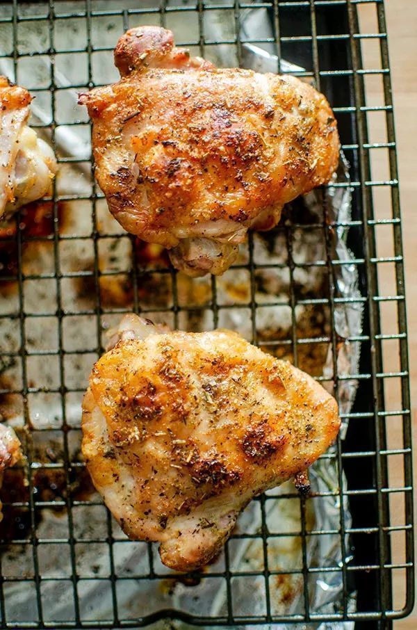Living_Lou's tweet image. Perfectly roasted chicken thighs. 💕 Enjoy the recipe!

RECIPE: buff.ly/2Tf76Uv
#chicken #cooking
