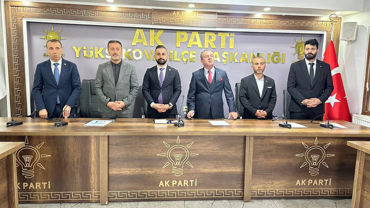Akgencyova's tweet photo. 📍 Yüksekova İlçe Başkanlığı

İl Başkan Yardımcımız ve Tanıtım ve Medya Birim Başkanımız Sn. @Hakem077Ya 
İlçe Gençlik Kolları Başkanımız Sn. @srvtkrstakkurt ve
İlçe Tanıtım ve Medya Birim Başkanımız Sn. @gulsumisgorer35 ’in katılımlarıyla toplantımızı gerçekleştirdik.

Toplantımızda; gençlerimizin bilgiye erişimini güçlendirmek, teknolojiyi bilinçli ve verimli kullanmalarını sağlamak, sosyal medya üzerinden doğru, etkili ve sağlıklı iletişim kurabilmeleri adına kapsamlı değerlendirmelerde bulunduk. Dijital çağın gerekliliklerine uygun, donanımlı ve bilinçli bir gençlik inşa etmenin önemini bir kez daha vurguladık.

Gençliğin enerjisini doğru yönlendiren, bilgiyi ahlakla yoğuran ve teknolojiyi değerlerle buluşturan her adım; güçlü bir geleceğin temelidir.

İnanıyoruz ki; sözünü bilen, fikrini ifade edebilen, dijital dünyada iz bırakan bir gençlik; yarınlarımızın en sağlam teminatıdır.
Azimle çalışan, kendini geliştiren ve sorumluluk bilinciyle hareket eden gençlerimizle yol yürümeye devam ediyoruz.

Güçlü gençlik, güçlü gelecek! 
@RTErdogan @AKGenlikGM
