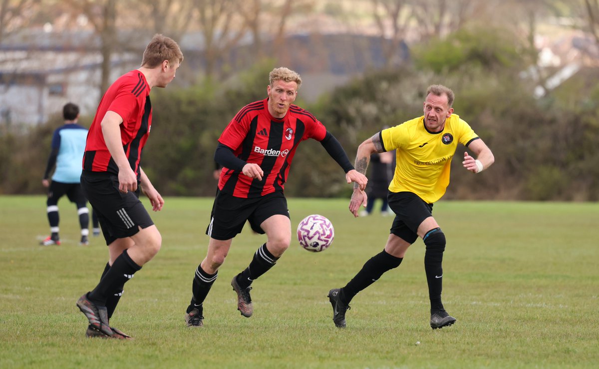 ParksFooty's tweet photo. Division 6 match between Barden & AFC Southsea at Farlington 06.04.26 (11:15 k/o)
Photos at https://t.co/xIBqNydQY5
@the_portsmouth #copsl #parksfootball #grassrootsfootball #sundayleaguephotos https://t.co/sGcrKx9S88