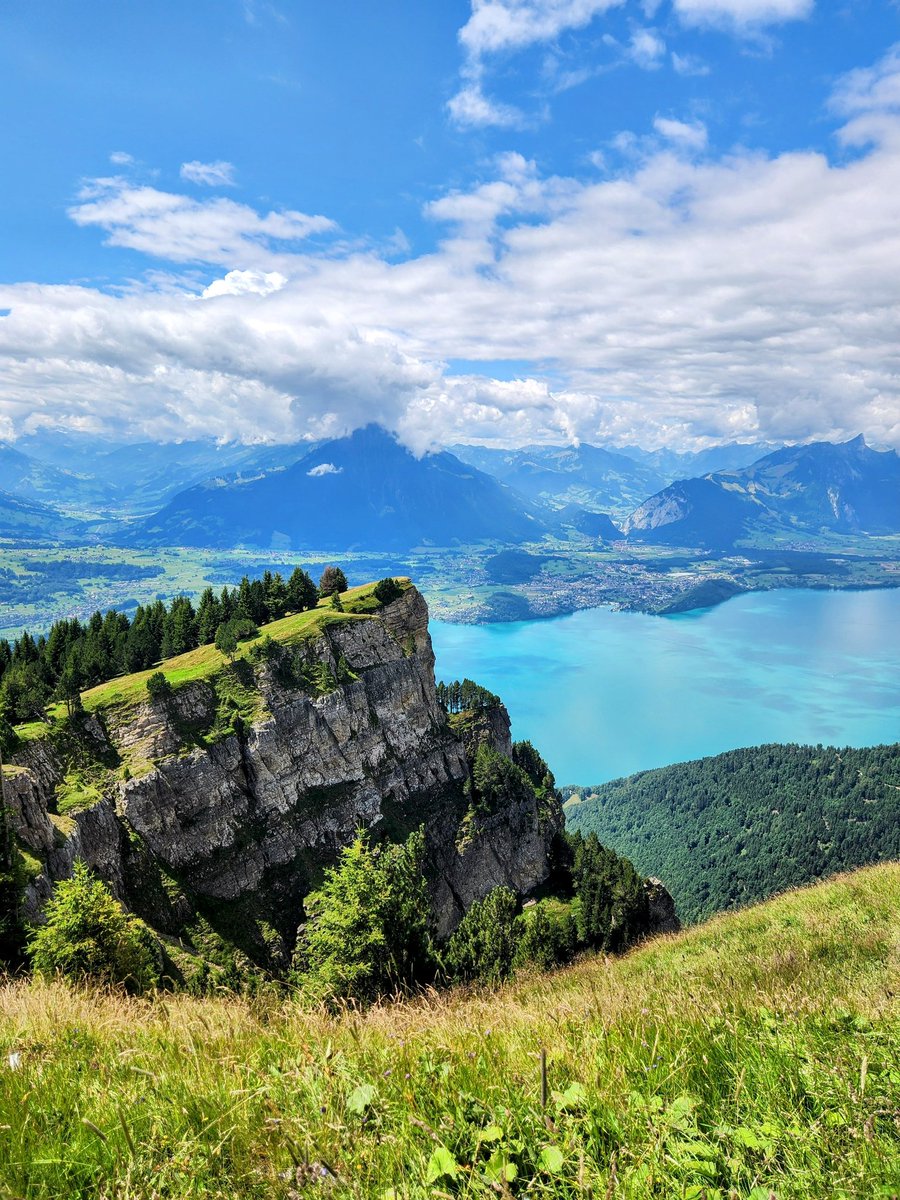 HikingSwitzerland tweet media