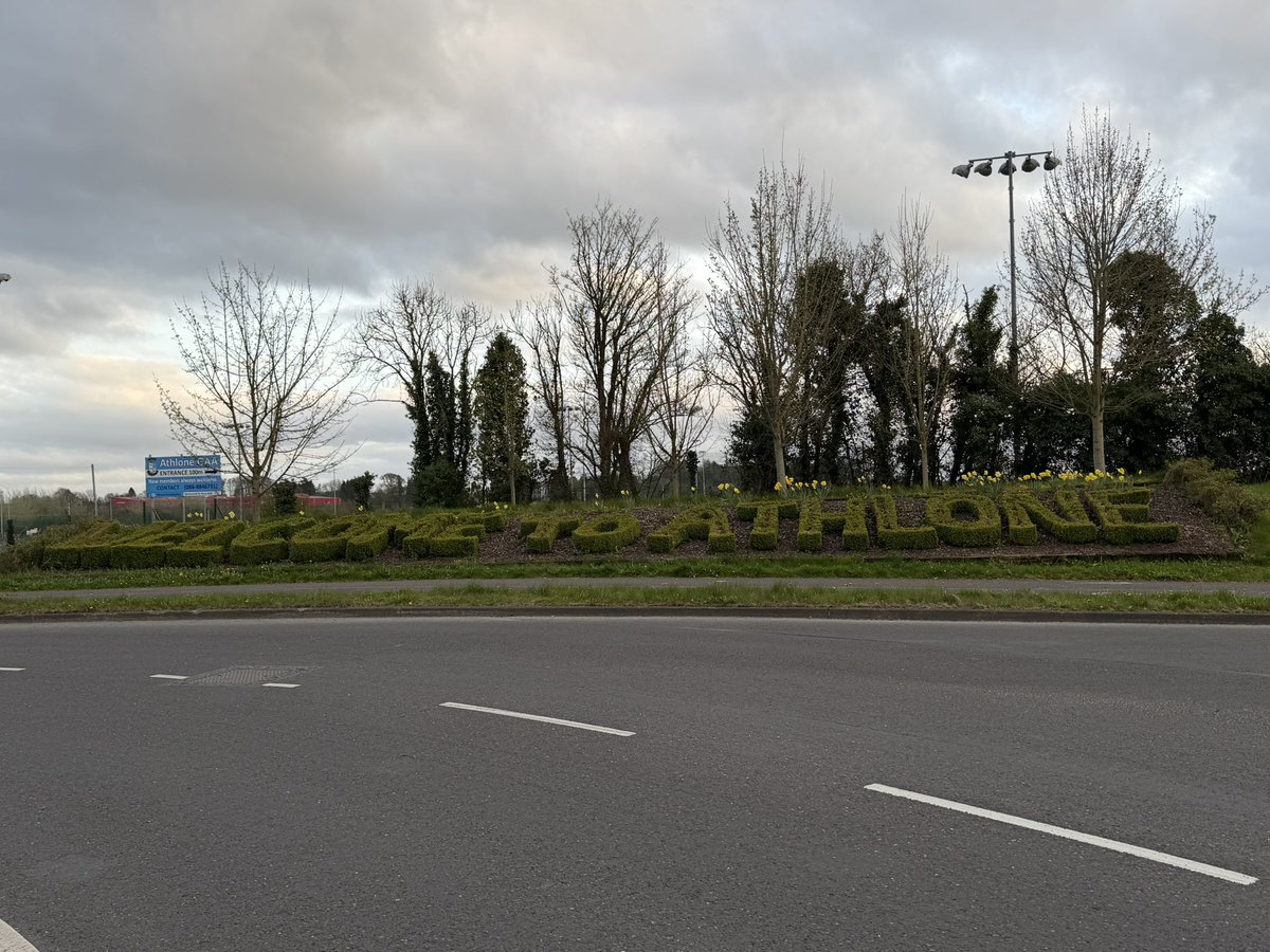 groundhopper67's tweet image. I love 🇮🇪 such a beautiful country &amp;amp; the people are so friendly &amp;amp; it’s so easy/quick to get to ❤️
Picked up a nice programme from my visit to @AthloneTownAFC &amp;amp; @FutbologyApp badge too 😊👍⚽️📖#groundhopping