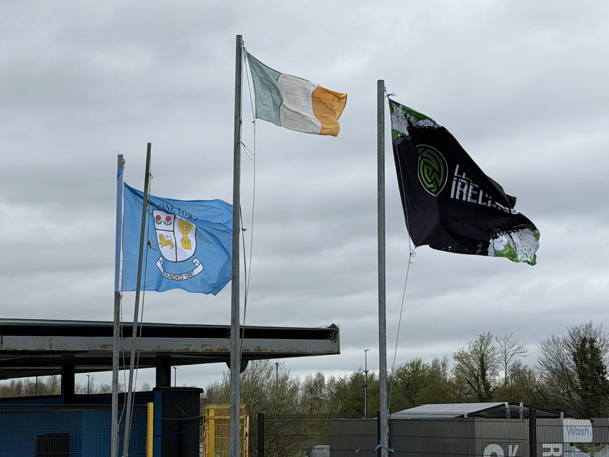 groundhopper67's tweet image. I love 🇮🇪 such a beautiful country &amp;amp; the people are so friendly &amp;amp; it’s so easy/quick to get to ❤️
Picked up a nice programme from my visit to @AthloneTownAFC &amp;amp; @FutbologyApp badge too 😊👍⚽️📖#groundhopping