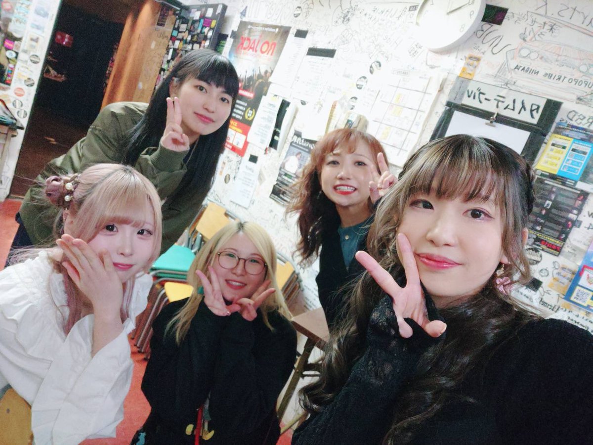 rlxyq_'s tweet photo. 本日弾き語りソロありがとうございました！

いろんな歌やお話が聞けてとっても楽しかった；；楽屋も女子会すぎて楽しかった

next ▶︎ 2026.3.23  📍CLUB RIVERST (ソロ) https://t.co/m6PsIeJ1NN
