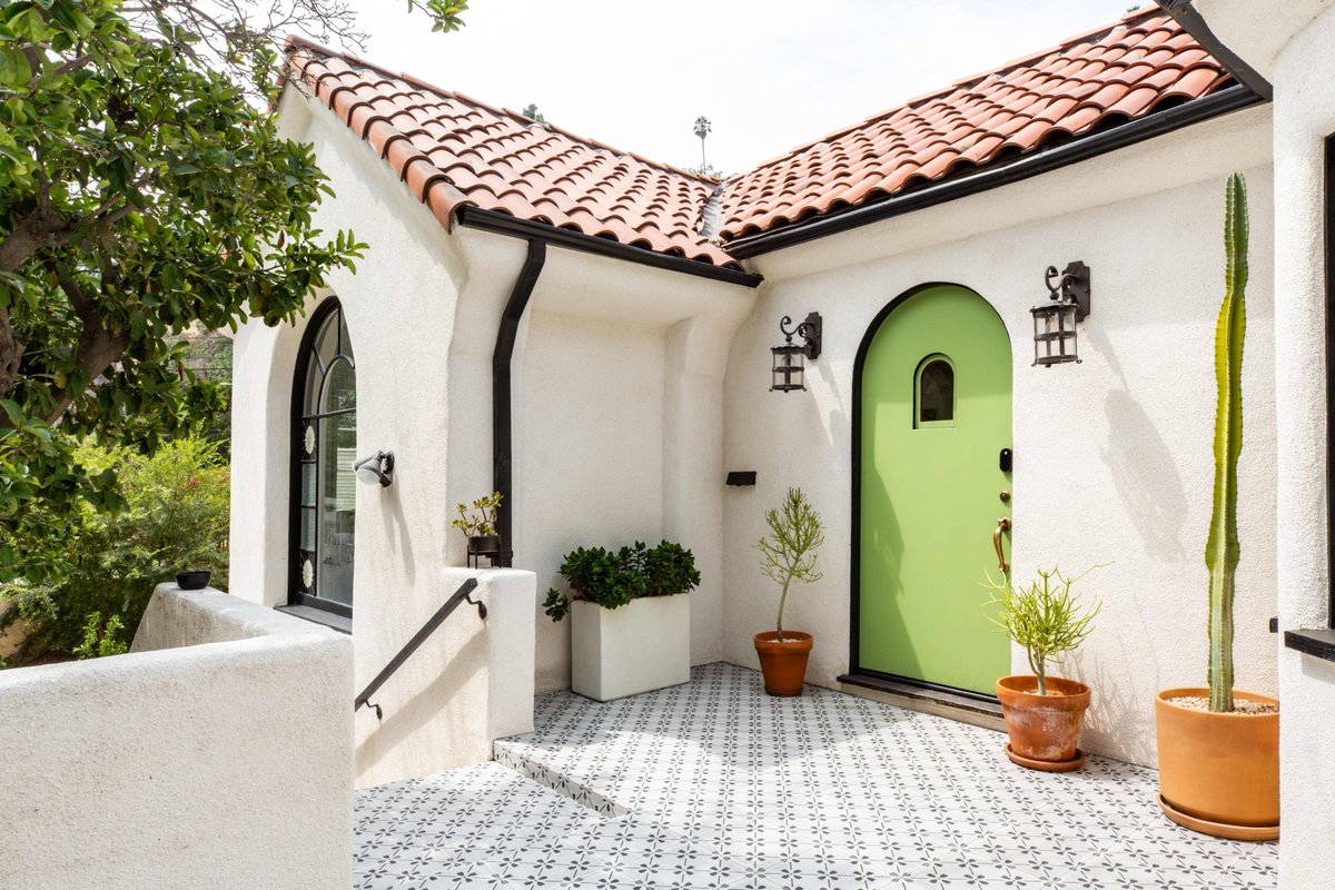 DustinMPeyser's tweet image. 8 “Forever” Floral Finds That Bring Instant Spring Vibes and Curb Appeal dlvr.it/TRx8tX 👉 Reveal Your ROI bit.ly/MyHomeAI 👈 #SpringDecor #FloralDesign #HomeDecor #InteriorDesign #FauxFlowers