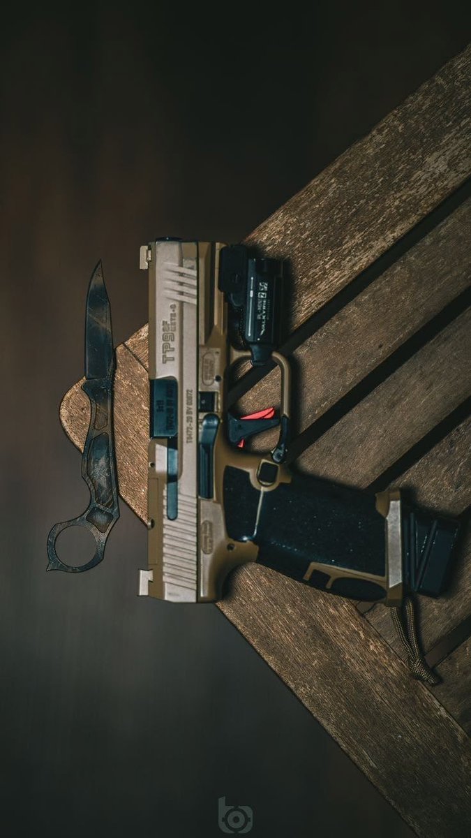 BreachBandit's tweet photo. EDC essentials. Is there anything you'd change?
#gear #knife #2a #tactical #outdoorlife #dailycarry #gearporn #instagear #edccommunity #carrydaily #knifecommunity #2ndamendment #tacticalgear #gearhead #everydaycarrygear #edclife #knifeaddict https://t.co/5nIaUHWIsH