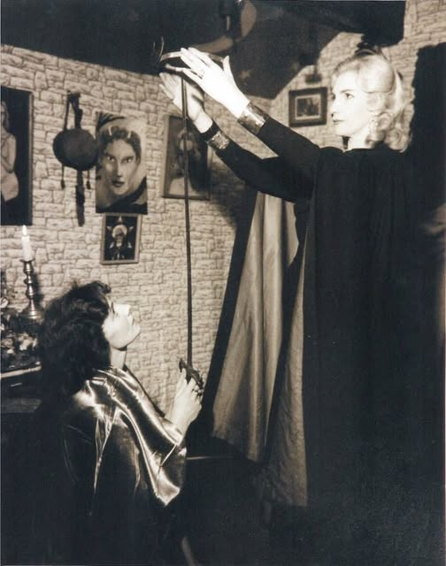 SubRosaMagick's tweet image. Patricia Crowther - Crowning the Sword
#Witchcraft #WitchyWednesday #Wicca