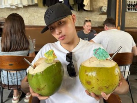 angel de brito empujó a liam payne tweet media