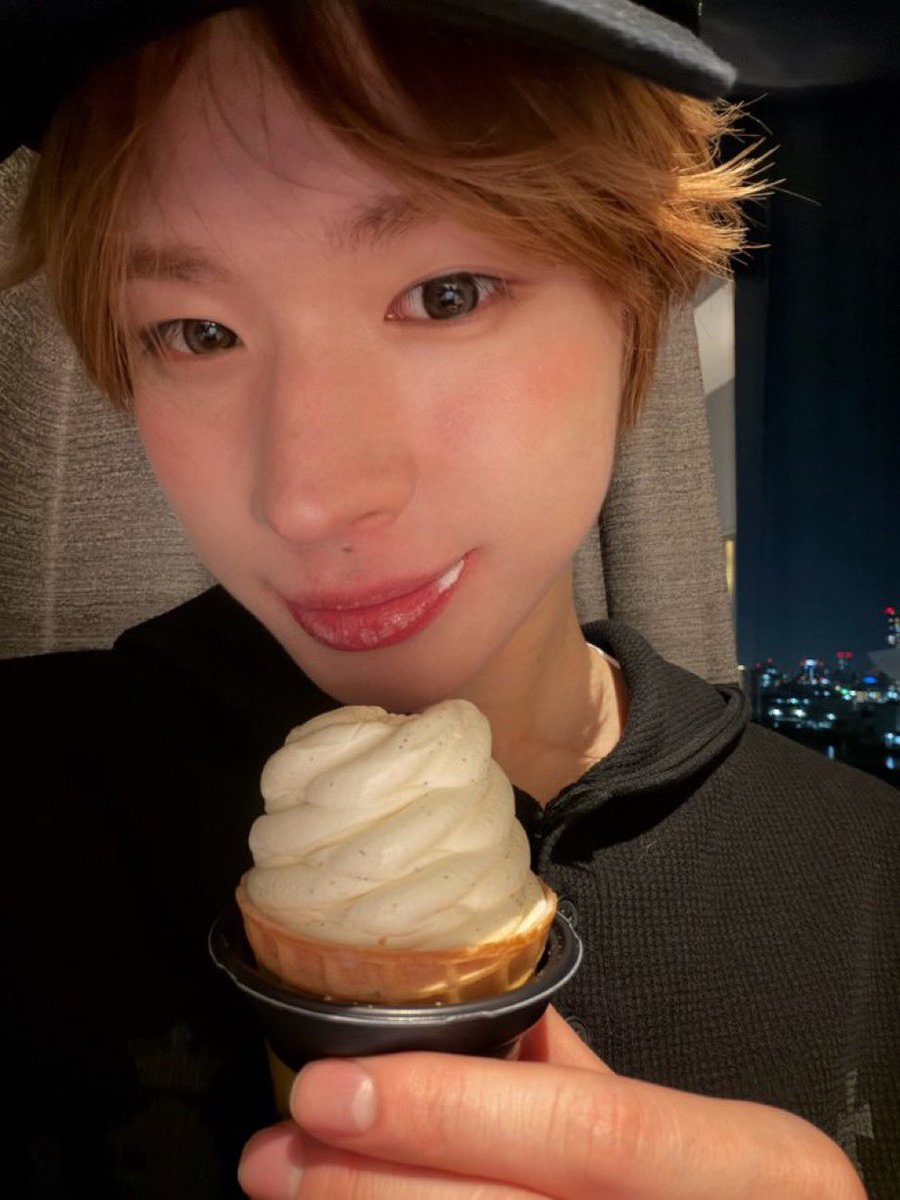 kaz ❀ 🦦 tweet media