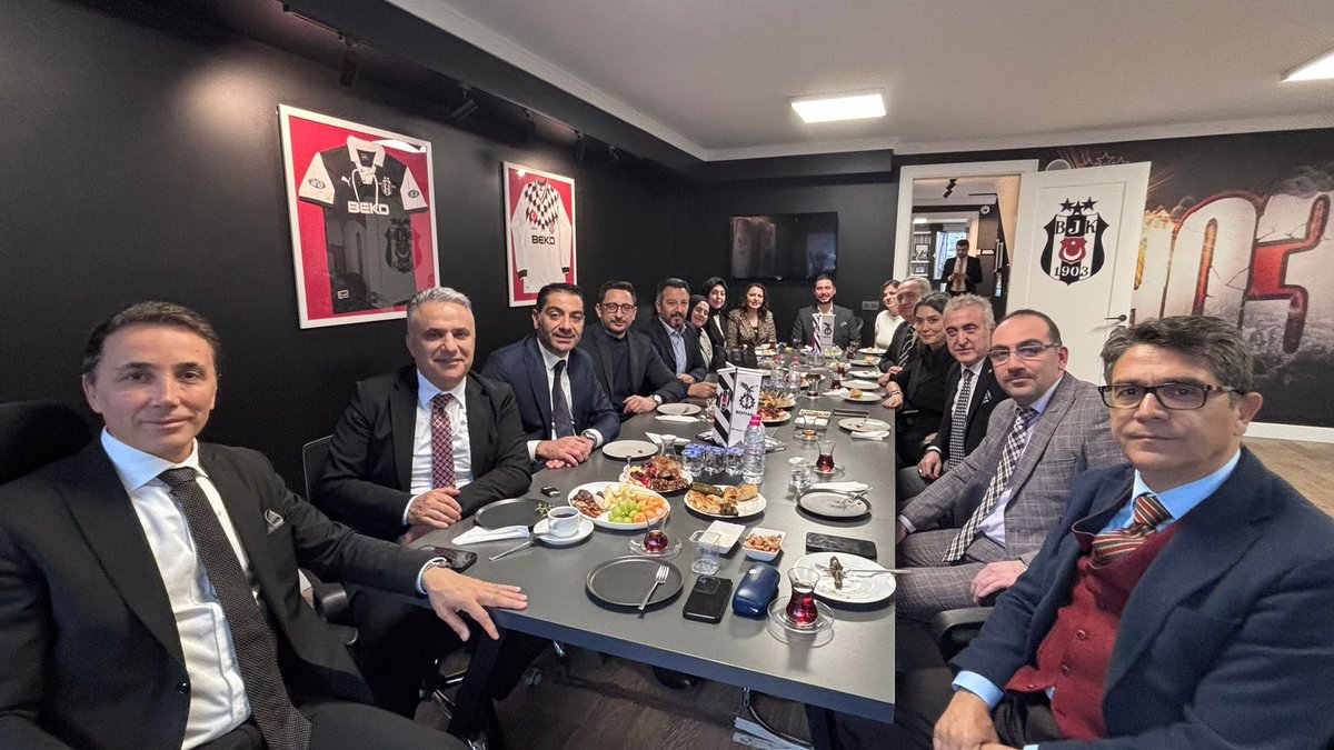 besiyad's tweet photo. Ankara Vali Yar.  Sn Cihangir Güler ve Sn. İsmail Gültekin ile Aile ve Sosyal Hizmetler İl Müdürü Sn. Cüneyd Özdemir, derneğimize anlamlı bir teşekkür ziyaretinde bulunmuşlardır.

#besiyad #beşiktaş https://t.co/YFYSkbmNjO