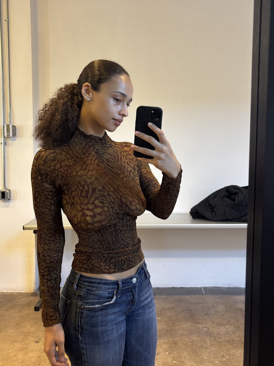 sarina 🛋 tweet media