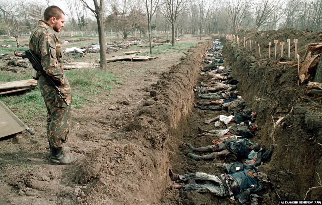 hashacibi's tweet photo. 7-8 Nisan 1995'de #rus birlikleri #Çeçen köyü #Samashki'yi yaktı!
Uluslararası Kızılhaç Komitesi (ICRC), Uluslararası Af Örgütü ve #Samashki'deki görgü tanıklarına göre #rusya, aralarında kadın ve çocukların da olduğu 300'den fazla sivili katletti.
#Bucha'dan önce #Samashki vardı https://t.co/L3ByMNjQDI