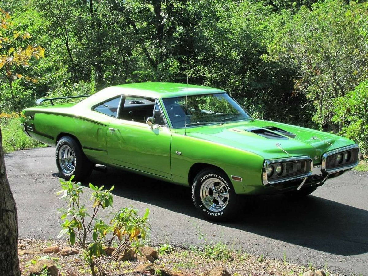 HappyMotorhead's tweet image. Cool or Not? 

1970 Dodge Super Bee — Hemi-era muscle with bold stripes, shaker hood and beefy 383/440/426 engines (up to 425 HP). Aggressive stance, raw sound and rising collector appeal. Iconic or too brutal for daily driving? 

#ClassicCars #MuscleCar