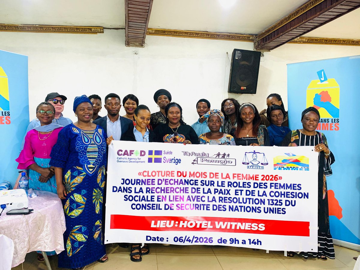 PourGenre's tweet photo. À Bukavu, le mouvement #RSLF plaide pour une participation réelle des femmes aux négociations de paix, lors d’une journée d'échange sur le rôle des femmes dans la recherche de la paix, en lien avec la Résolution 1325.
@mingefae
@KvinnaKvinnaSWE 
@CAFODSouthWales https://t.co/hS51SOrRUz