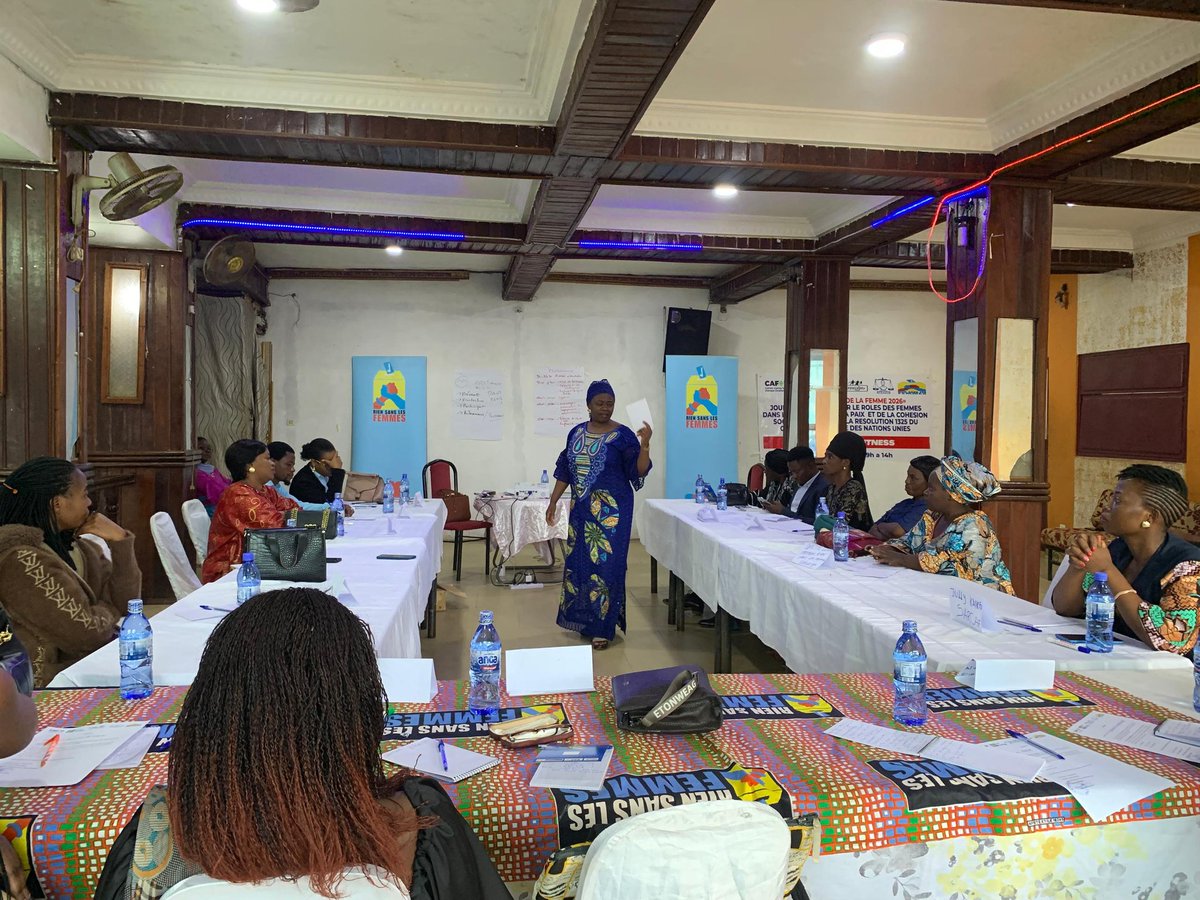 PourGenre's tweet photo. À Bukavu, le mouvement #RSLF plaide pour une participation réelle des femmes aux négociations de paix, lors d’une journée d'échange sur le rôle des femmes dans la recherche de la paix, en lien avec la Résolution 1325.
@mingefae
@KvinnaKvinnaSWE 
@CAFODSouthWales https://t.co/hS51SOrRUz