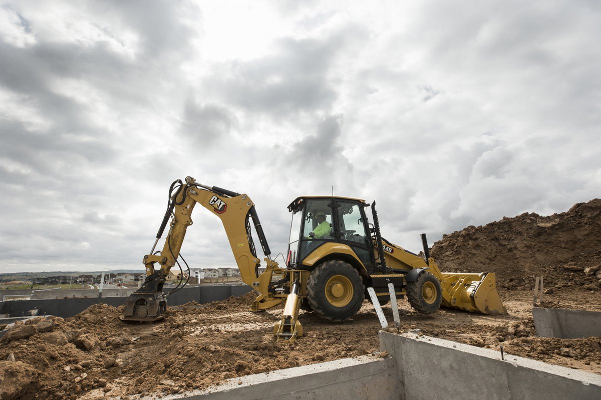 ConstructionEqt's tweet image. Backhoes aren’t going anywhere. @CaterpillarInc breaks down the 2026 market — units like the 416 and 450 — plus trends in attachments, controls, and the CTL vs. mini-ex debate. One machine. A lot of jobs.

👉 bit.ly/4bFjXGp

#ConstructionEquipment #Backhoes
