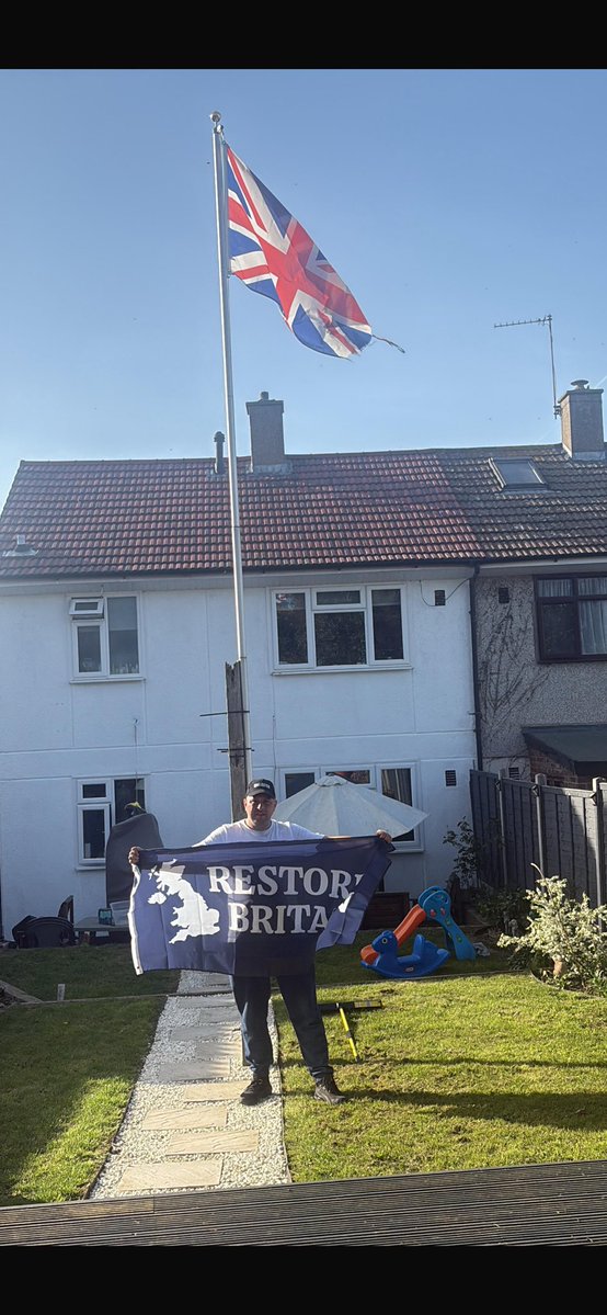 Bexley Borough flag man tweet media