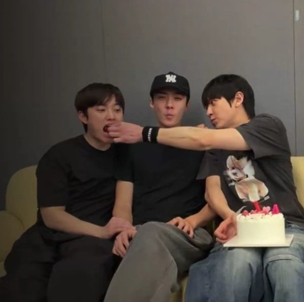 เฉโ๐๐๐๐๐๐๐๐๐๐๐ึด เฃช๐ค โแฐ AU tweet media