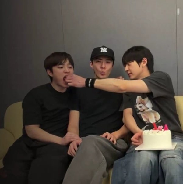 เฉโ๐๐๐๐๐๐๐๐๐๐๐ึด เฃช๐ค โแฐ AU tweet media