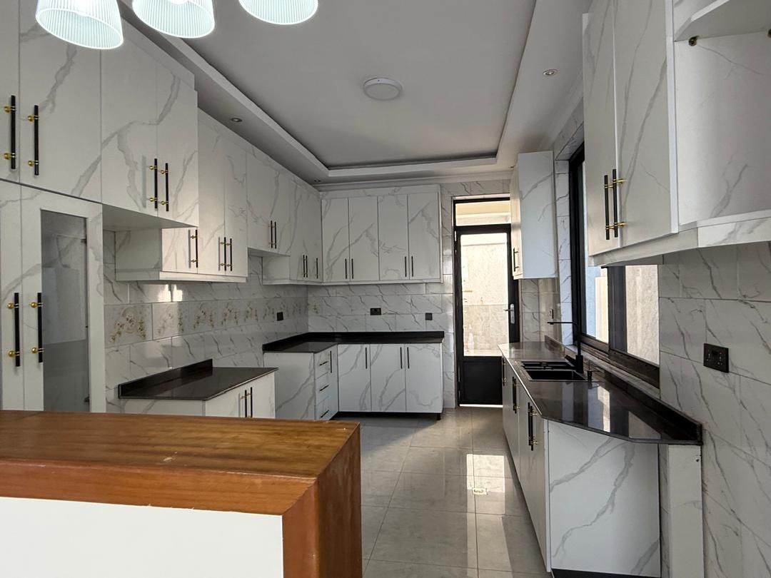 HouseInRwanda's tweet image. 🏠Kigali Rwanda house for sale in Kimironko Bibare🆕

💸 Price: 350,000,000 Rwf
🛏️ Bedrooms:6
🛁 Bathrooms:6
👍Furnished: Yes
🚗 Parking Available

For further details:👇
houseinrwanda.com/property/sale/… 

Contact name:👨‍💼Muhawenayo Emmanuel

#House #Rent #Kigali #HouseinRwanda