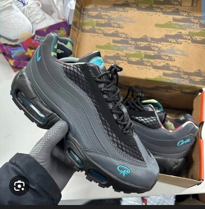 OLUWADAMILOLA {FOOTWEAR'S VENDOR} tweet media