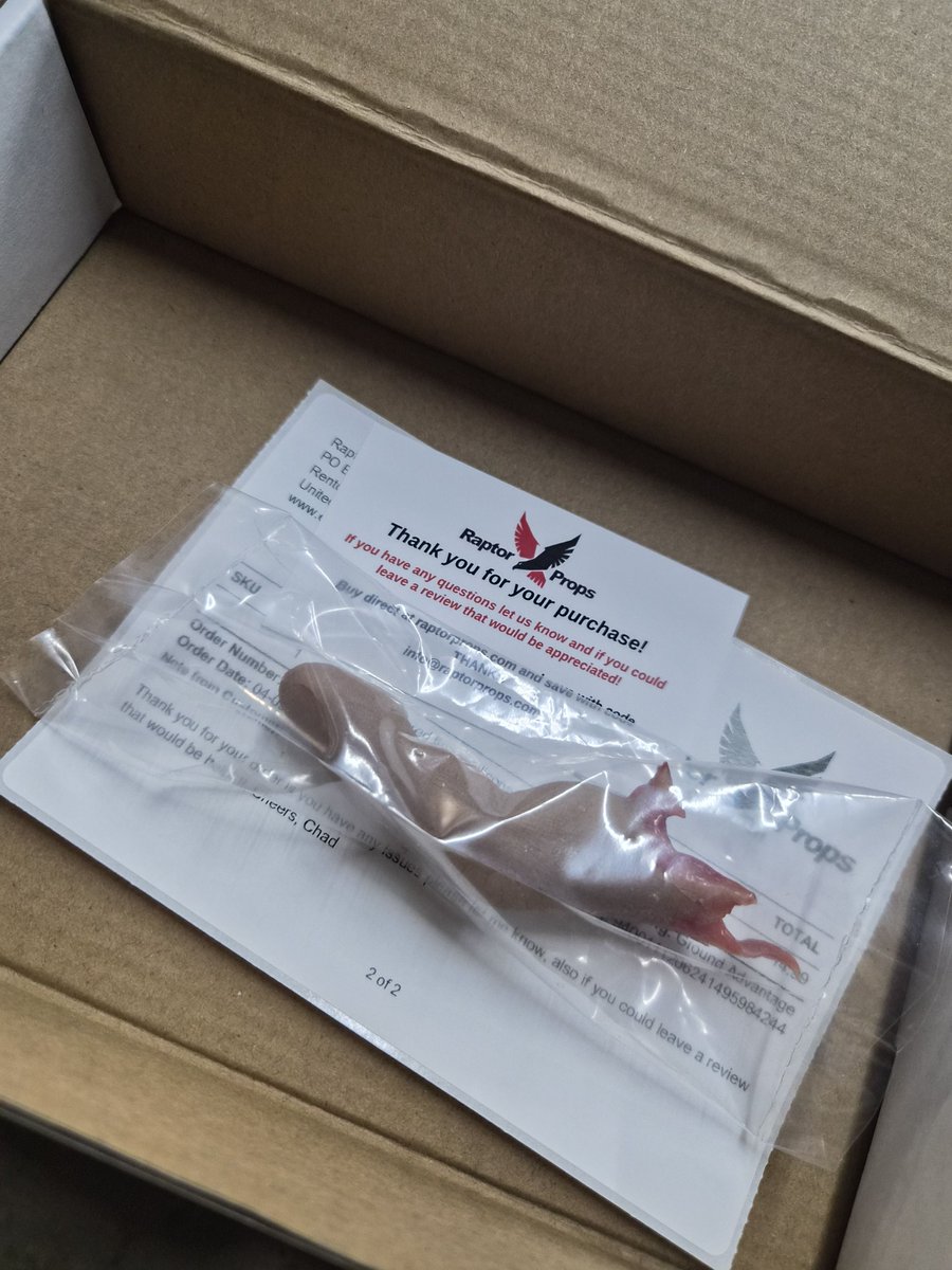 raptorprops's tweet image. Nothing like getting a finger in a box 😋🤣

#raptorprops #sfx #sfxartist #seattlesfx