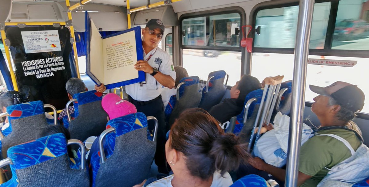 📚🚍👮🏽‍♀️ Desde la Policía Vial del Estado, a través del área de #EducaciónVial continuamos impulsando el hábito de la lectura en el transporte público de pasajeros, acercando la cultura a la ciudadanía y promoviendo espacios seguros donde niñas, niños y adultos puedan disfrutar de