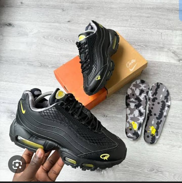 OLUWADAMILOLA {FOOTWEAR'S VENDOR} tweet media