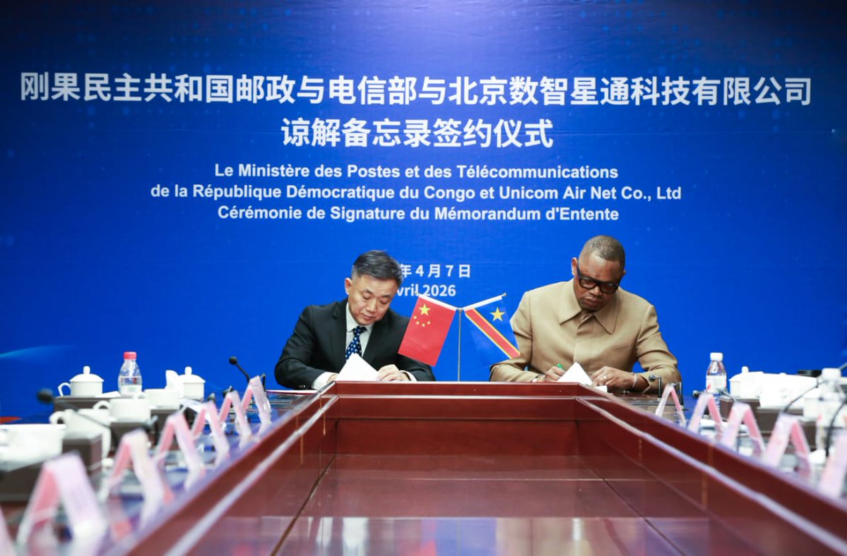 StanysBujakera's tweet image. #RDC : Kinshasa signe avec China Unicom pour la construction d'un satellite souverain de télécommunications

Le ministère des Postes et Télécommunications a signé mardi à Pékin un mémorandum d'entente avec Unicom Airnet, filiale de l'opérateur public chinois China Unicom, pour la