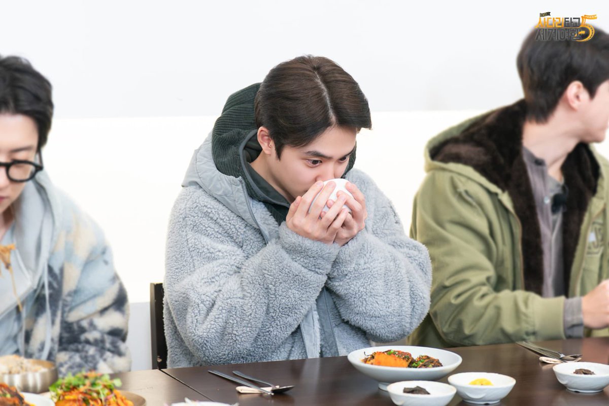 EXO-L INTL tweet media