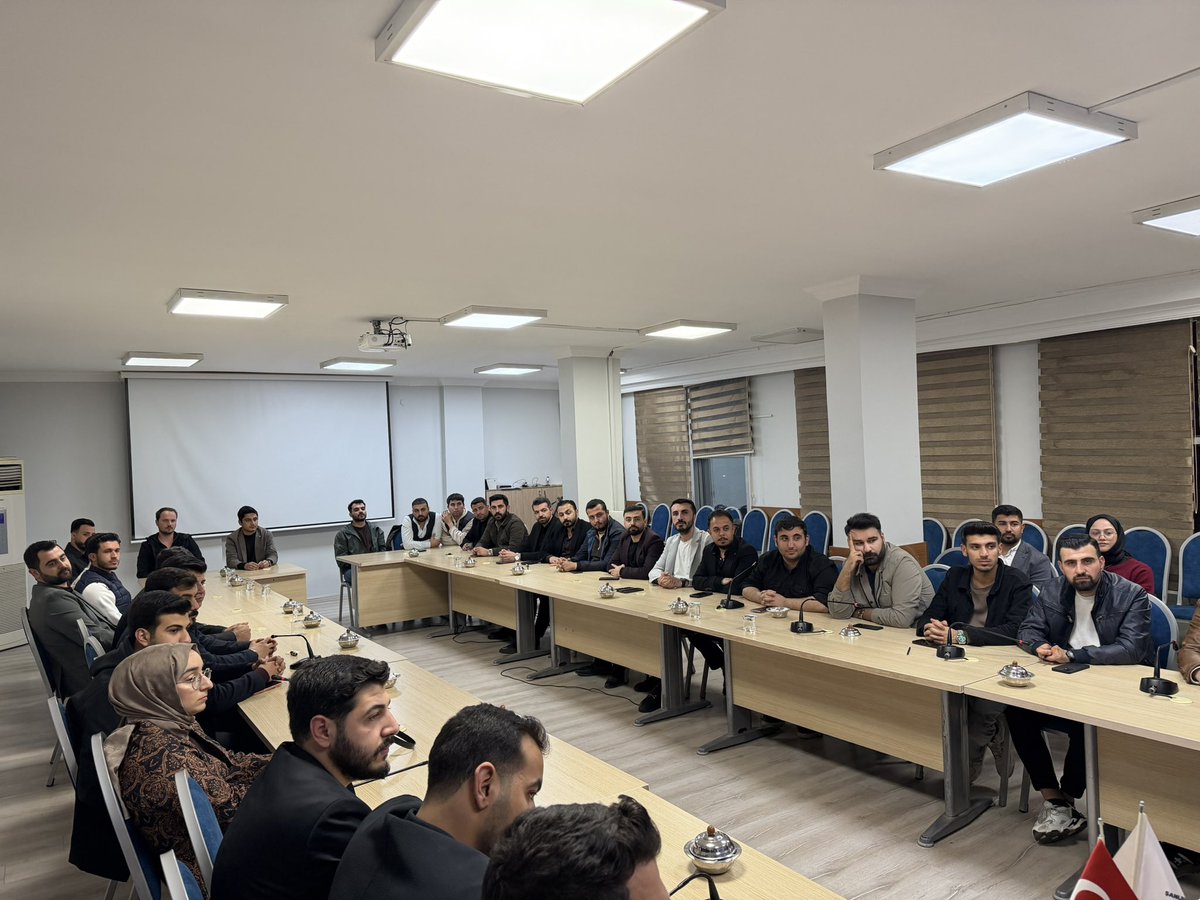 📍Ak Parti Şanlıurfa İl Başkanlığı 

Haftalık İl Yönetim Kurulu toplantımızı gerçekleştirdik. Önümüzdeki süreçte Gençliğe dair plan ve projelerimizi konuştuk. Yol haritamızı oluşturduk. 

#AdımAdımİleri #GüçlüGençlik #GüçlüTürkiye

<a href="/avyusufibis/">Yusuf İBİŞ</a> <a href="/bybekirbozdag/">Bekir  Bozdağ</a> <a href="/osmannazlier/">Osman Nuri Nazlıer</a>