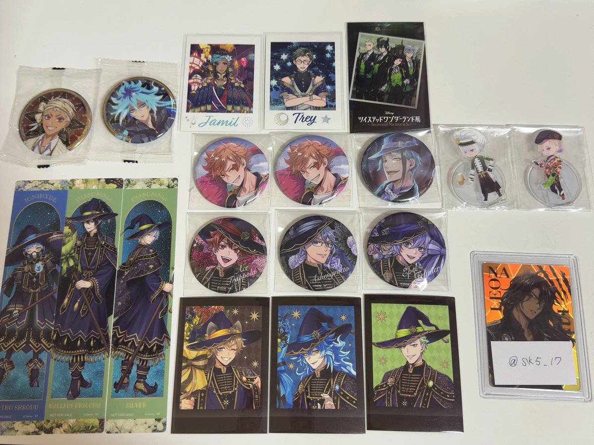 sk5_17's tweet photo. ツイステ ランダムカード 缶バッジ ミニアクスタ 交換

(譲) 画像1枚目

(求) 同異種 レオナ、デュース、リリア

画像2、3は優先的に求めているものです。
その他のものでも検討させて頂きますので、お気軽にお声掛けお願いします.*･ﾟ

郵送希望です✉️💭 https://t.co/gP7O3RDSri