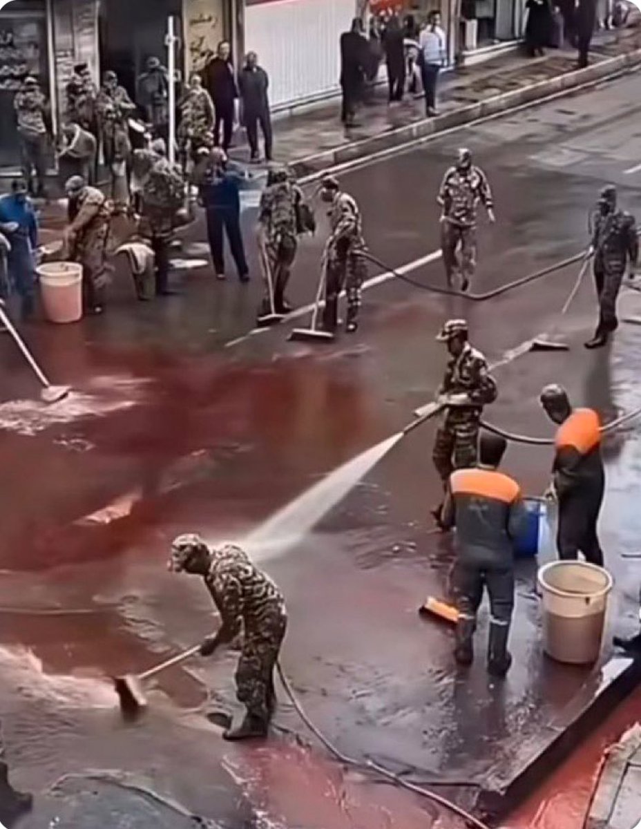 آيا خون لخته شده روى آسفالت خيابونا و مغزهاى متلاشى شده روى پياده رو ها، زير ساختار حساب ميشه؟همينجورى پرسيدم…
#زير_ساختار 
#وطنپرستان_چهل_روزه 
#سقوط_جمهورى_اسلامى 
#انقلاب_شیروخورشید