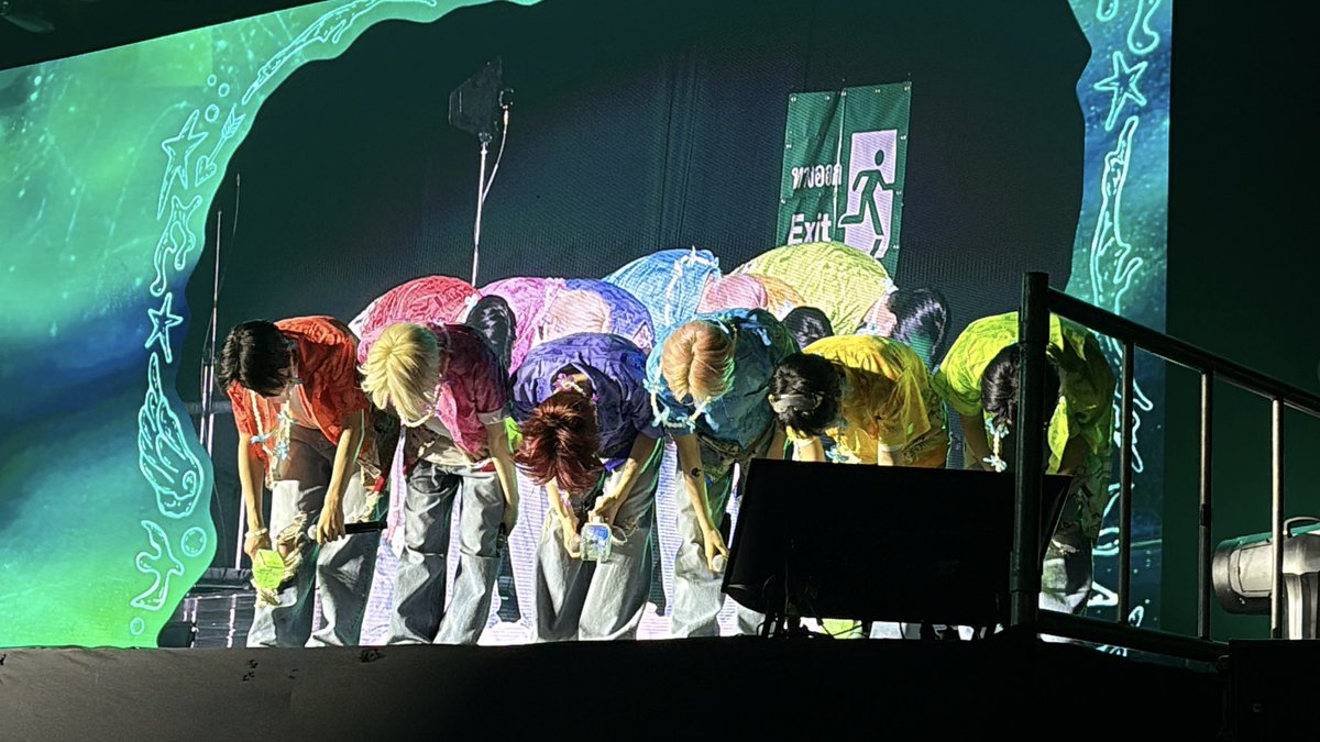 (hn)˚★ tweet media