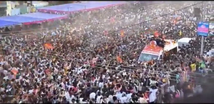 திமுக மேல் உள்ள எல்லா கோபத்தையும் மக்கள் விஜையை வச்சு தீர்த்துட்டு இருக்கானுக.. இன்றைய கூட்டத்தை👇பார்த்து உதயநிதி பால்டாயில் குடிப்பாரா…? ஜெலுசில் குடிப்பாரா..? தொடர்ந்து விவாதிப்போம்..🤣🤣