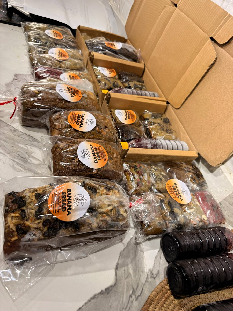 adaezennaji_'s tweet image. Spreadddd 🥰😍😍😍
Best banana bread in Lagos!!! 
@luscious_chow is still actively taking orders for banana bread tomorrow 😊