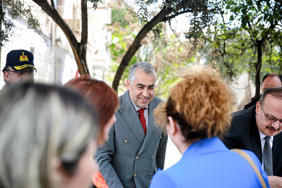 Valimiz Sn. <a href="/YakupCanbolat/">Yakup CANBOLAT</a> ve Rektörümüz Sn. Prof. Dr. <a href="/_BulentKent_/">Bülent KENT, Prof. Dr.</a> , 8 Nisan #DünyaRomanlarGünü kapsamında #Aydın Roman Dernekleri Federasyonu tarafından düzenlenen yemek programına katıldılar. #adü #Türkiye'm. 🇹🇷 <a href="/AydinValiligi/">T.C. Aydın Valiliği</a> <a href="/menderesedutr/">Aydın Adnan Menderes Üniversitesi</a> <a href="/iletisim/">T.C. İletişim Başkanlığı</a> #TürkiyeYüzyılı