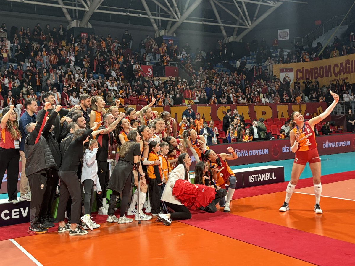 voleybolplus's tweet photo. Şampiyonluk selfiesi 🤳 https://t.co/5HuqsF7tmJ