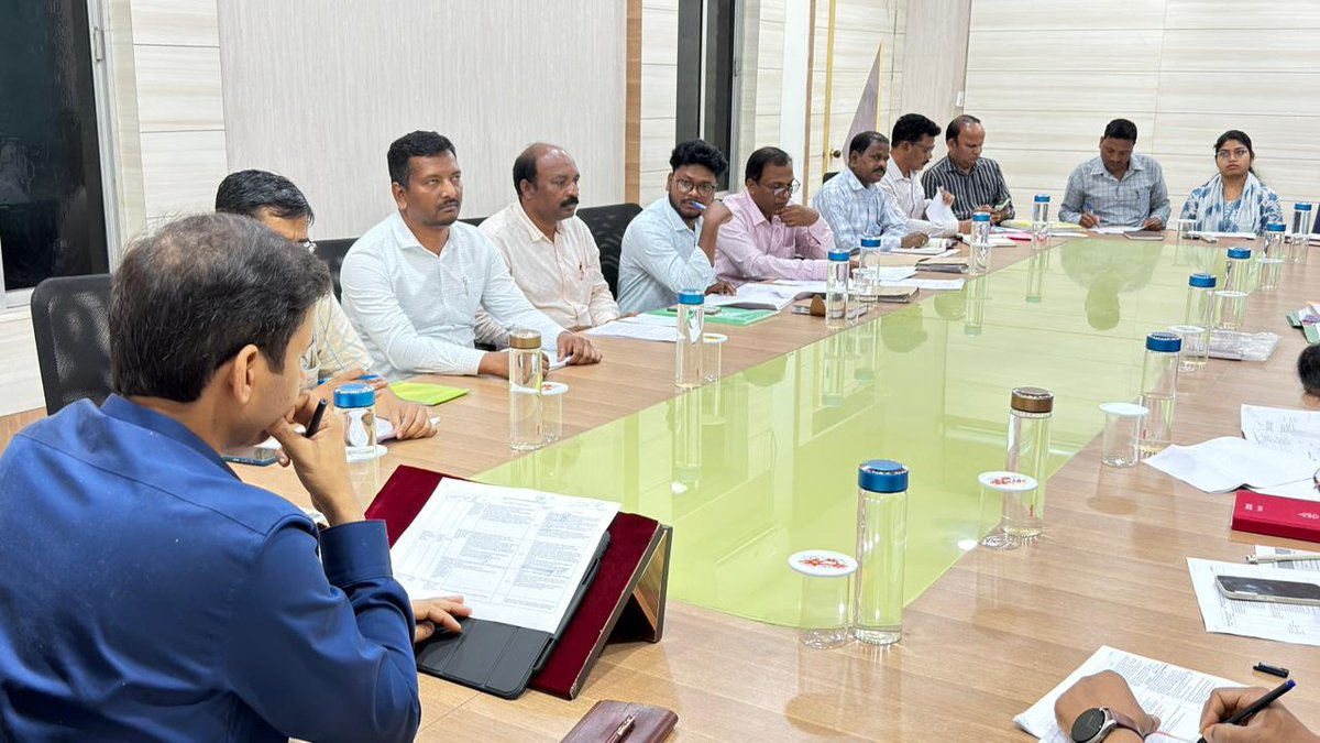 ପିଏମଜି ପ୍ରଗତି ମାସିକ ବୈଠକରେ ଜିଲ୍ଲାପାଳ ଆଜି କାନୁପୁର ଓ ରେଙ୍ଗାଳି ଜଳସେଚନ ତଥା ଆନନ୍ଦପୁର ବ୍ୟାରେଜ ପ୍ରକଳ୍ପ ଏବଂ ବଳଭଦ୍ରପୁର ଟେକ୍ସଟାଇଲ ପାର୍କ କାର୍ଯ୍ୟ ସମୀକ୍ଷା କରିଛନ୍ତି। ଏଥିରେ ବରିଷ୍ଠ ଅଧିକାରୀମାନେ ଉପସ୍ଥିତ ଥିଲେ। <a href="/CMO_Odisha/">CMO Odisha</a> <a href="/dept_ga/">Ga&Pg_Dept</a> <a href="/rdmodisha/">Revenue & DM Department, Government of Odisha</a> <a href="/IPR_Odisha/">I & PR Department, Odisha</a>