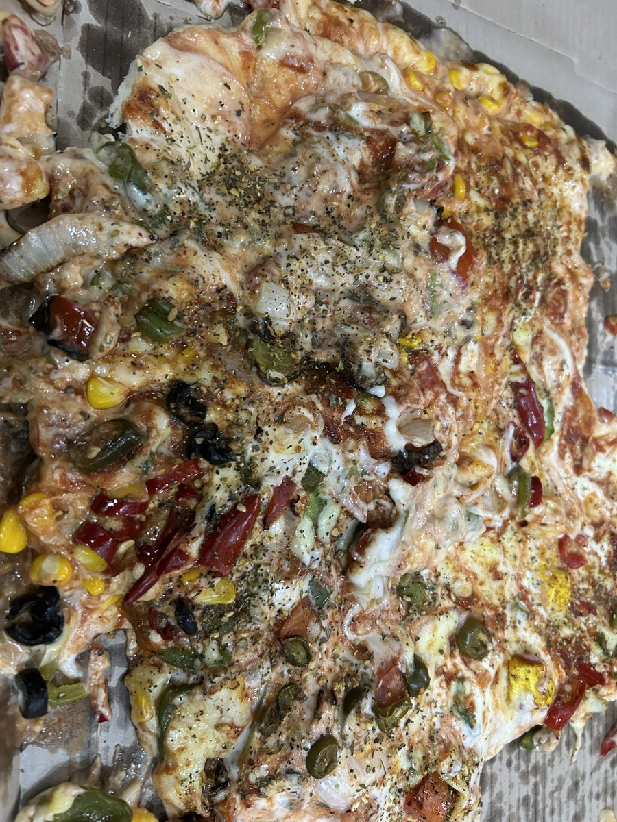AnkitGu63220056's tweet image. Domino’s, this is unacceptable. instead. Entire thing slid to one side. store only promises refunds. Service quality is collapsing day by day. #BadService #dominos @dominos