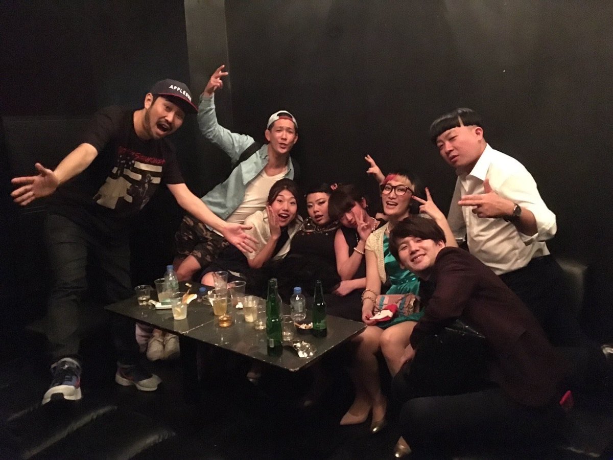 サット tweet media