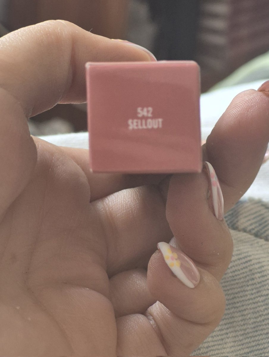 Salouahepburn tweet media