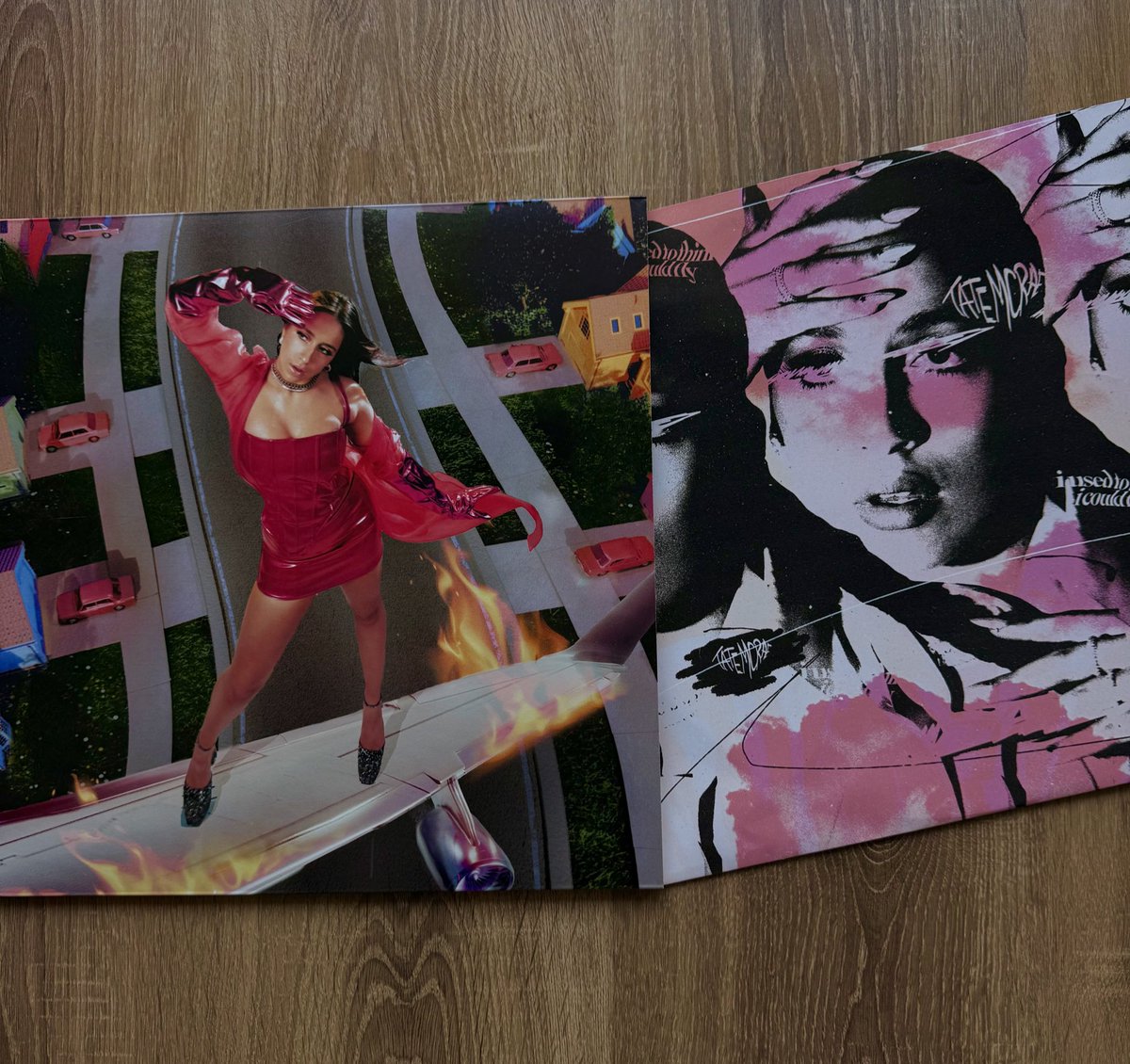 tatebillsza's tweet image. just got the i used to think i could fly vinyl and omfg this just reminds me of how little budget tate had for this era lmao this vinyl is a nothing burger no posters nothing