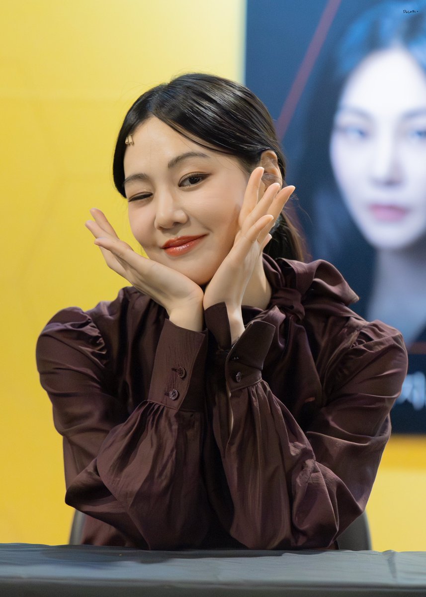 260408 더와스프 사인회

헤더 #한지은

#포카리샷