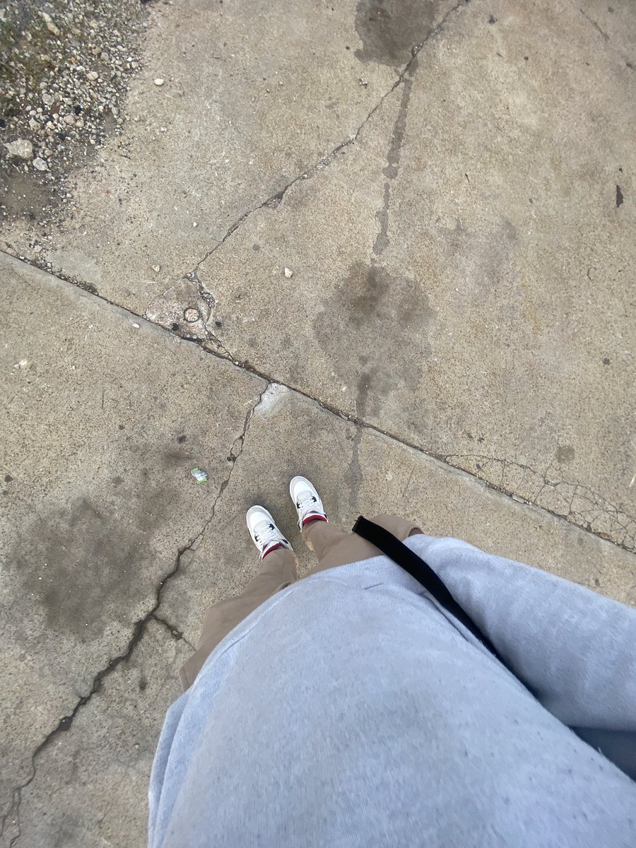 taeeelookinfoe's tweet photo. My bus come on days it want to nsht https://t.co/itqoQiHVcj