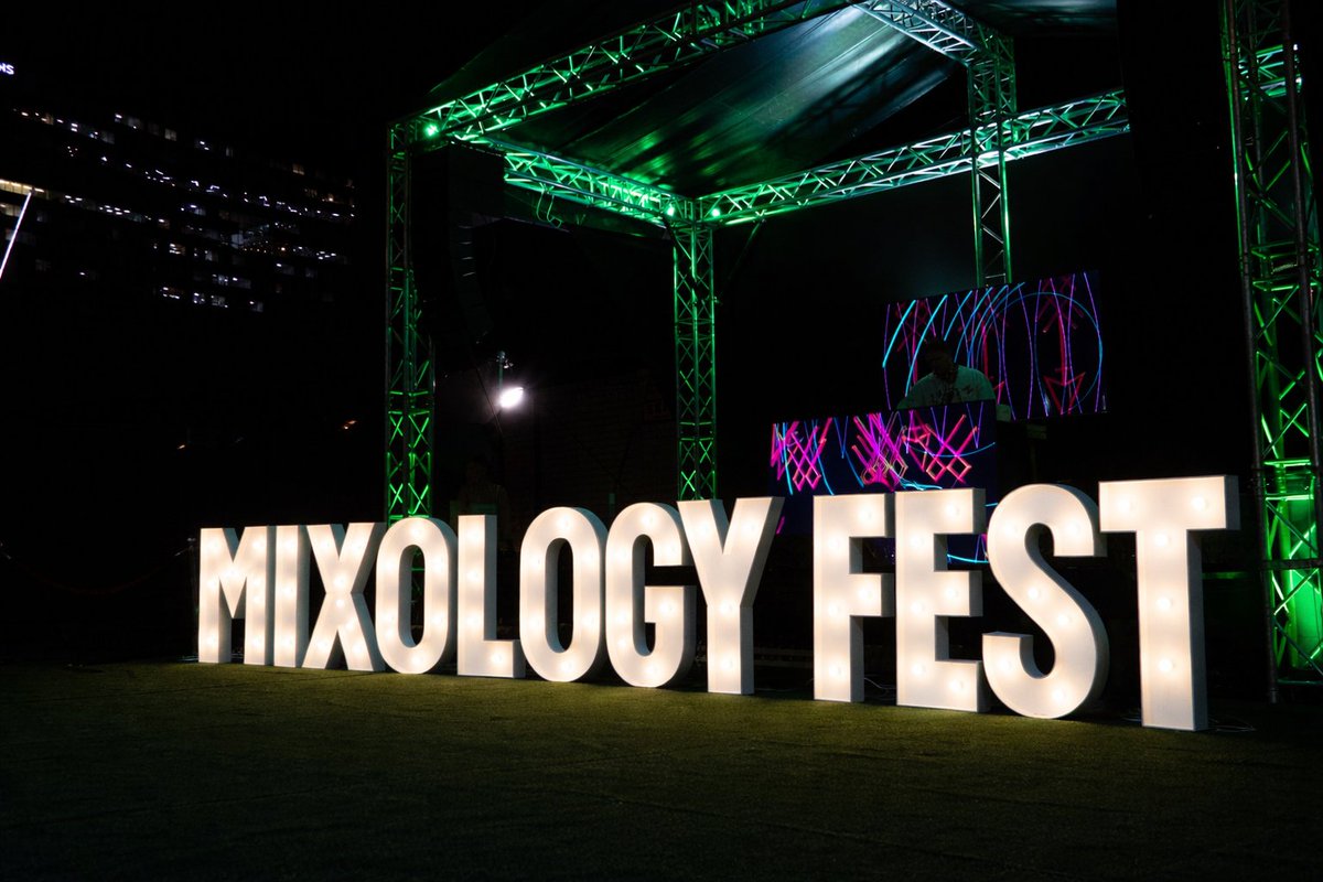Mixology_Fest's tweet photo. WHAT TO EXPECT AT MIXOLOGY FEST 2026

🍸 Curated bar &amp; drink experiences
🎶 Mixology stage &amp; live DJs
🍔 Food &amp; flavour pairings
🤝 The ultimate social hub
✨ Live mixology moments 

📍 Sandton Convention Centre 
📅 29–31 May

https://t.co/HLAR8Vkl0P https://t.co/H3chFbSU1R