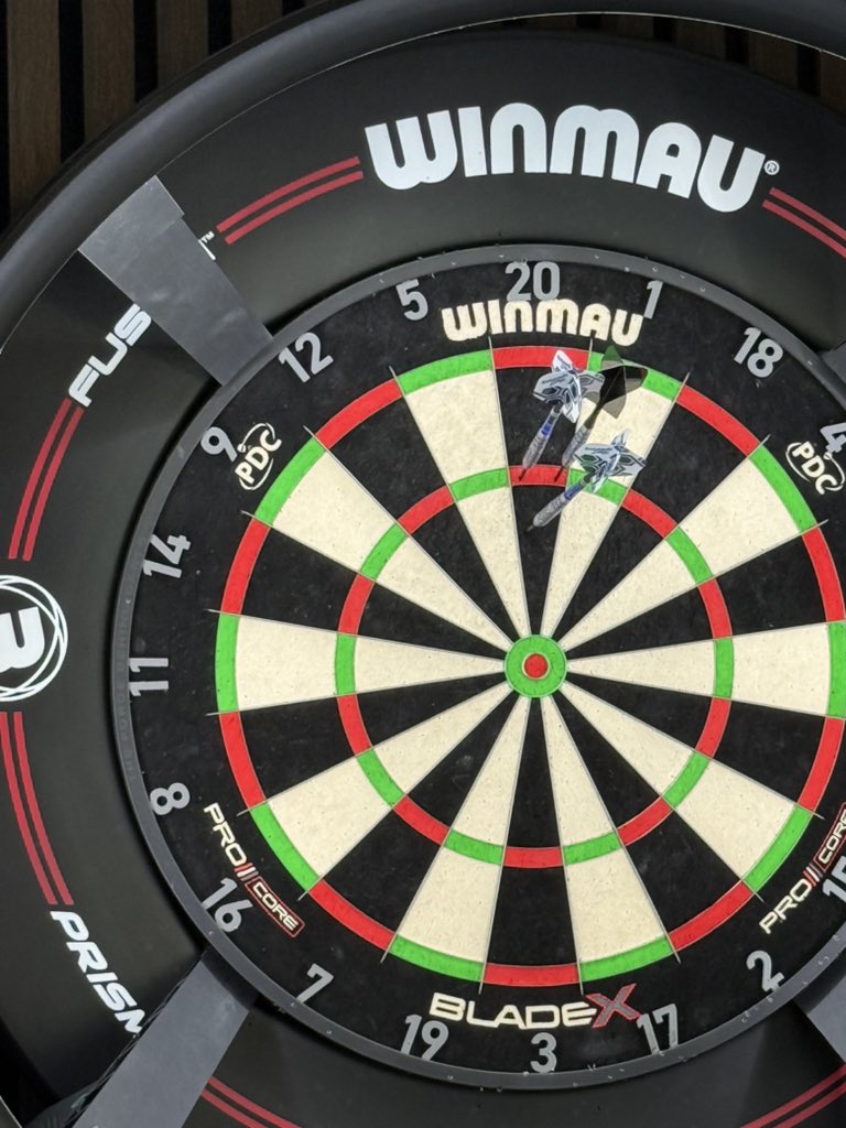 MachineGunLukey tweet media