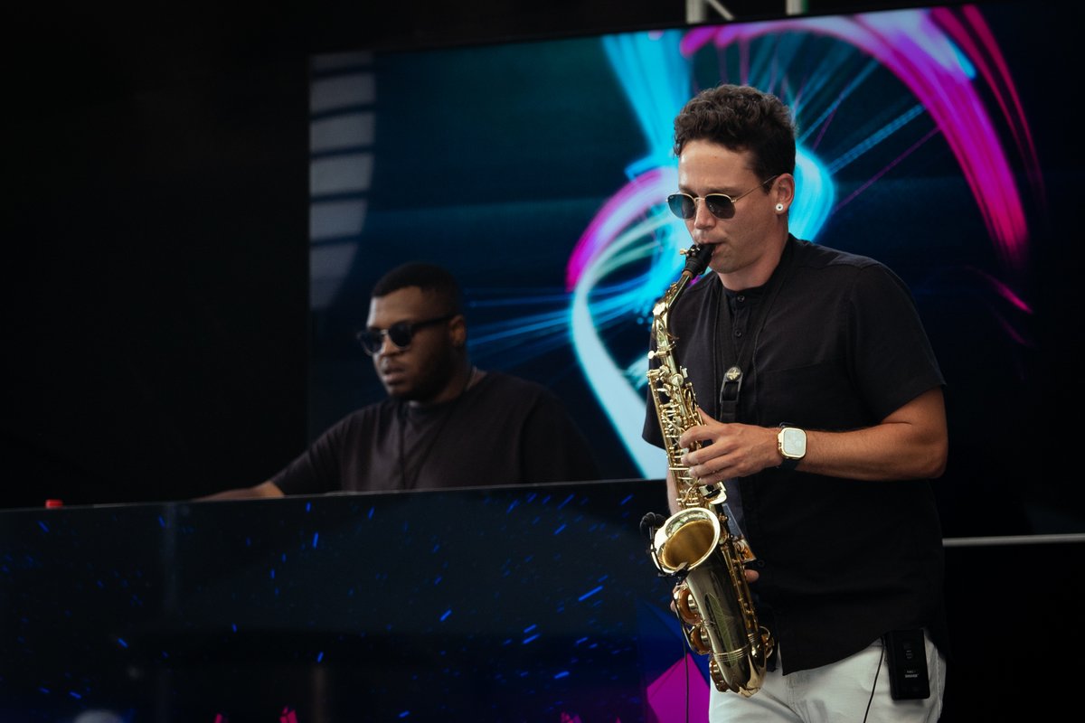 Mixology_Fest's tweet photo. WHAT TO EXPECT AT MIXOLOGY FEST 2026

🍸 Curated bar &amp; drink experiences
🎶 Mixology stage &amp; live DJs
🍔 Food &amp; flavour pairings
🤝 The ultimate social hub
✨ Live mixology moments 

📍 Sandton Convention Centre 
📅 29–31 May

https://t.co/HLAR8Vkl0P https://t.co/H3chFbSU1R