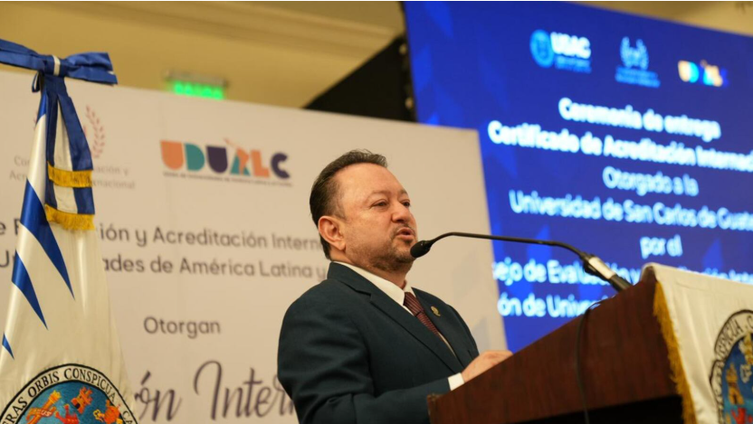 PublinewsGT's tweet photo. 🎓 Walter Mazariegos se reelige como rector de la #Usac entre exclusiones, protestas y policías.
¿Qué opinas? 🚨
#Usac #Guatemala #WalterMazariegos #RectorUsac
https://t.co/hR7qztT4bo https://t.co/rZOdK4Uqbz