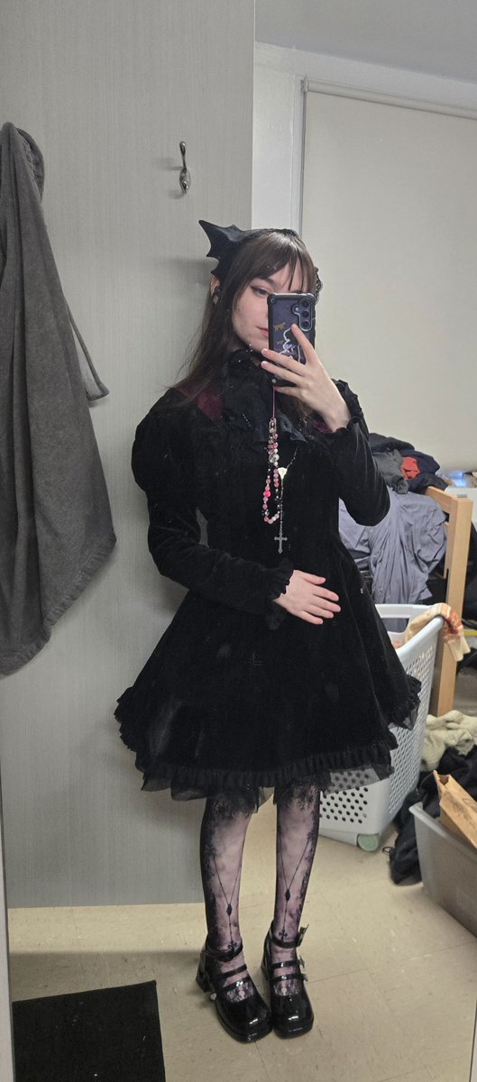 𝕔𝕣𝕚𝕤𝕚𝕤 ❤️‍🩹🧵 | doll vtuber tweet media